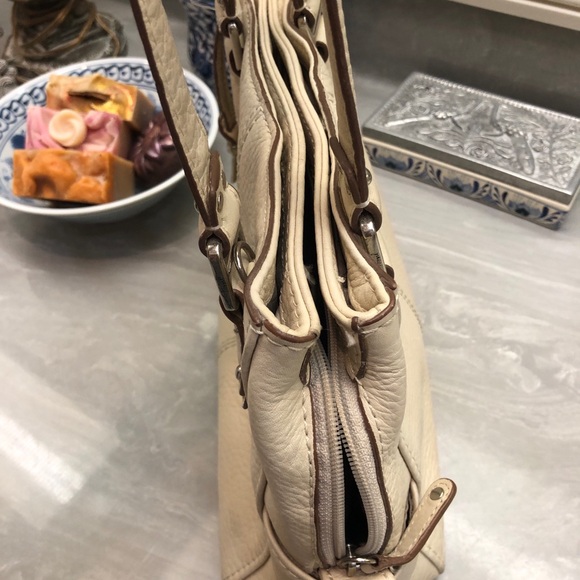 Fossil Purse handbagSoft Creamy Leather Shoulder bag includes strap,  3+pockets - Picture 4 of 17